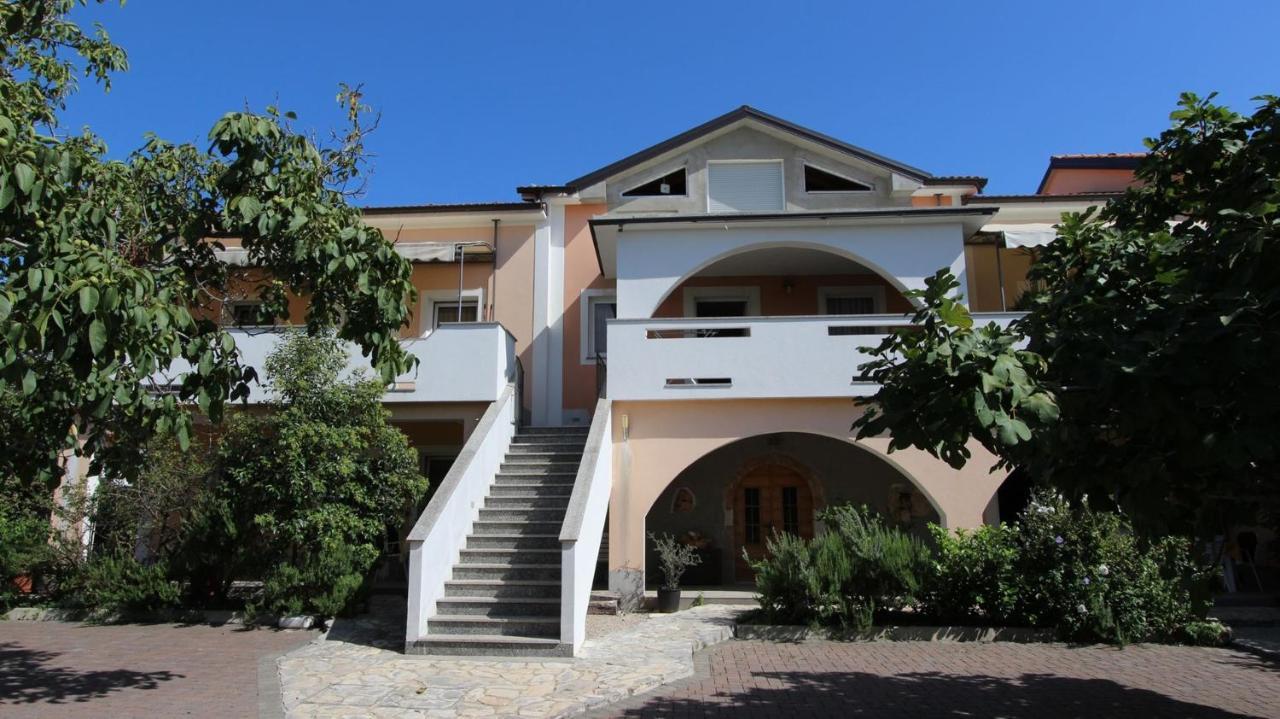 Apartments Kirincic Sveti Vid-Miholjice ภายนอก รูปภาพ