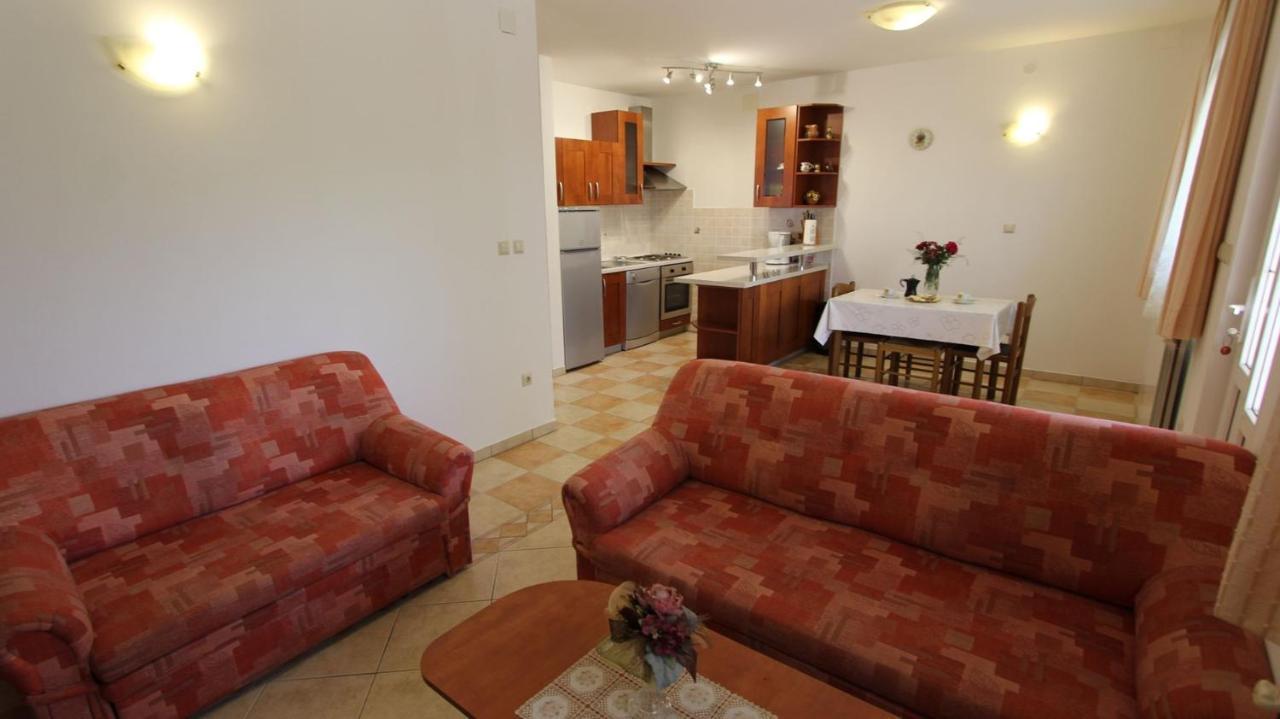 Apartments Kirincic Sveti Vid-Miholjice ภายนอก รูปภาพ
