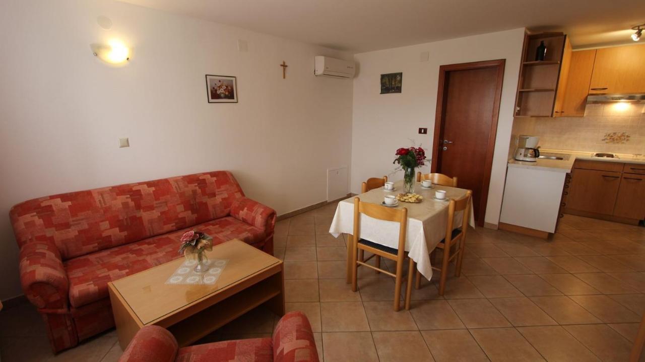 Apartments Kirincic Sveti Vid-Miholjice ภายนอก รูปภาพ