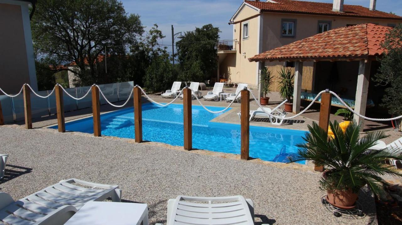 Apartments Kirincic Sveti Vid-Miholjice ภายนอก รูปภาพ