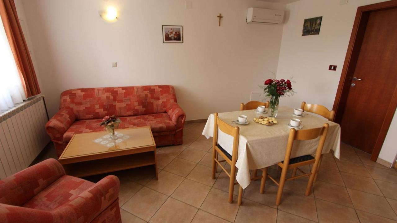 Apartments Kirincic Sveti Vid-Miholjice ภายนอก รูปภาพ