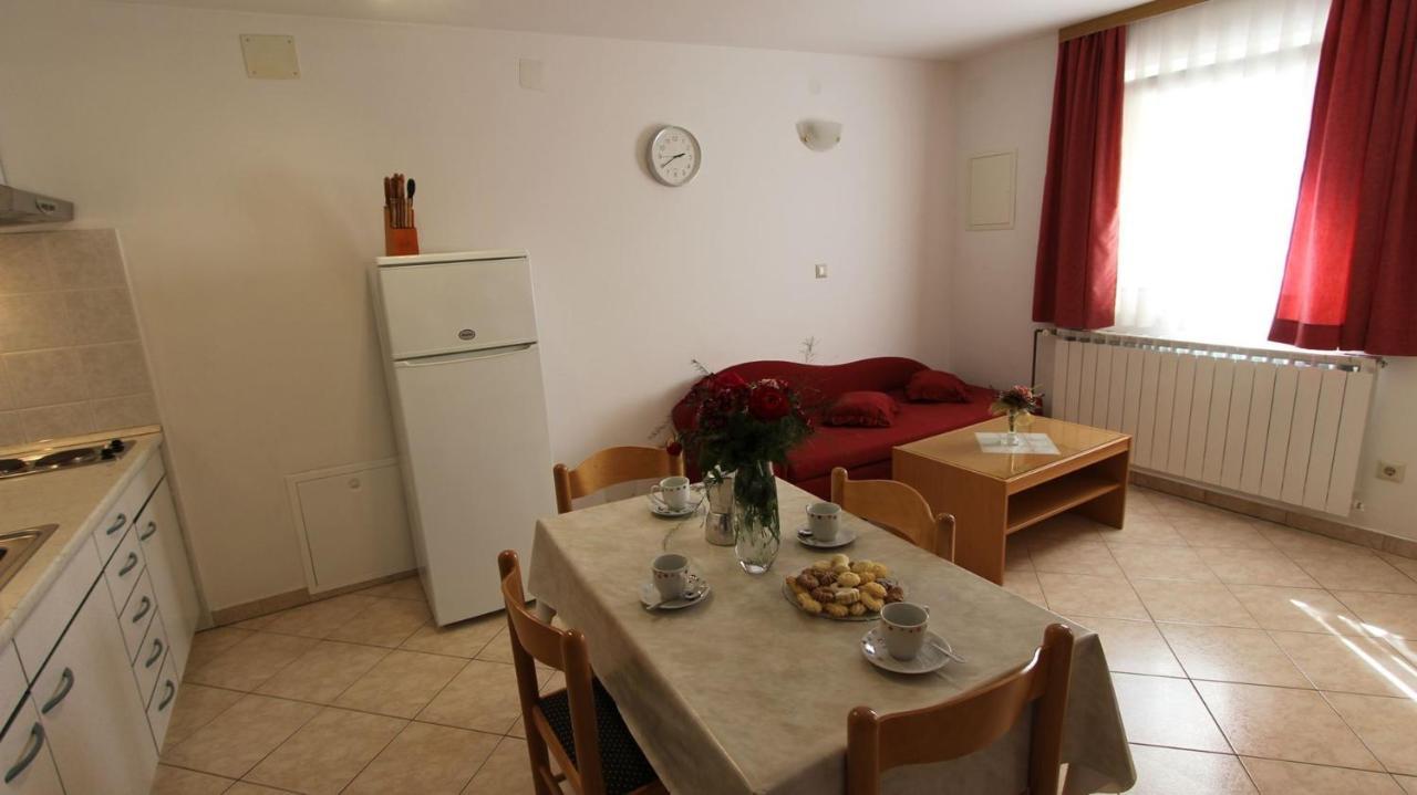 Apartments Kirincic Sveti Vid-Miholjice ภายนอก รูปภาพ
