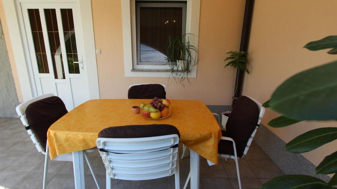 Apartments Kirincic Sveti Vid-Miholjice ภายนอก รูปภาพ